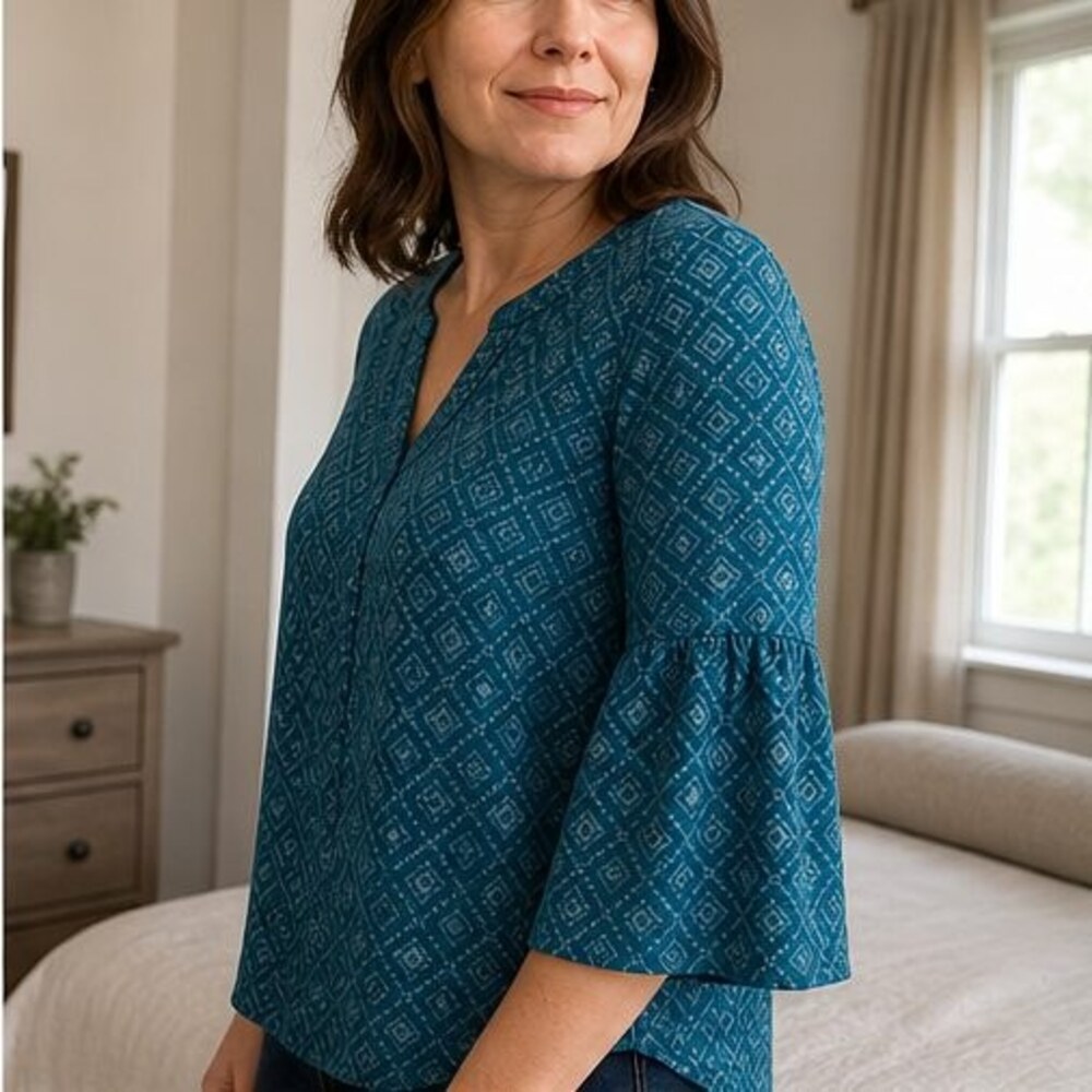 Cream Puff Sleeve Top - Picture 3 of 6